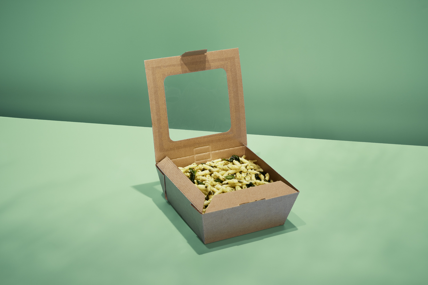 Picture of Bioflute Kraft salad and food box, with window display. Small size 26oz, 740ml. 450 per case.